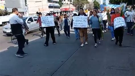 Padres De Familia Protestan En El Colegio Williams Y Piden Su Cierre