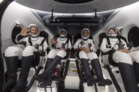 Quatro Astronautas Retornam à Terra Em Cápsula Da Spacex Após Missão De