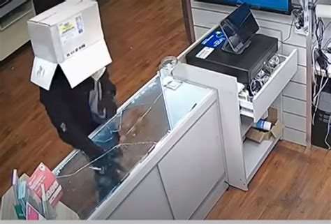 Funny Iphone Robbery Suspect Tries To Conceal Identity With Cardboard