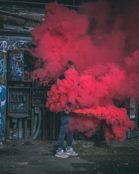 Everything You Need To Know About Smoke Bomb Photography