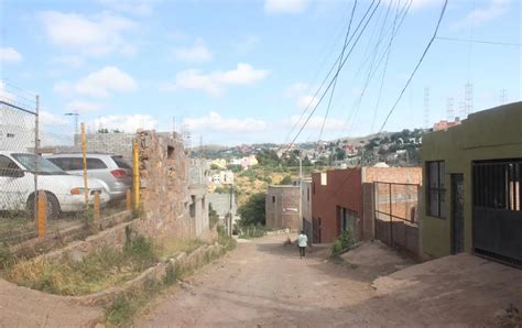 Benefician A Familias Del Cerro Del Cuarto Con Pavimentación Del Camino A La Cancha