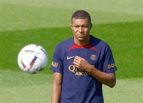 PSG Kylian Mbappé réintégré à l équipe première FOOTALGERIEN