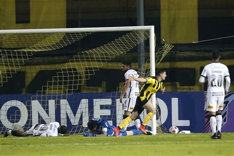 Corinthians Goleado Pelo Pe Arol E Est Fora Da Sul Americana Placar