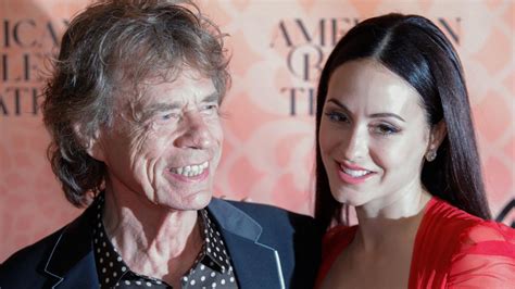 Una joven bailarina Mick Jagger se casará con novia 43 años menor que