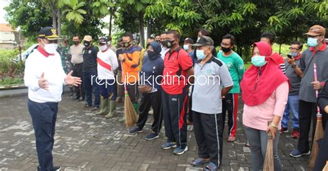 Bersihkan Taman Apkasi Komitmen Pj Bupati Sidoarjo Jaga Kebersihan