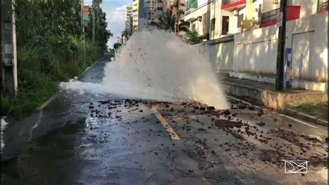 Cano estourado causa desperdício de água em bairro de São Luís