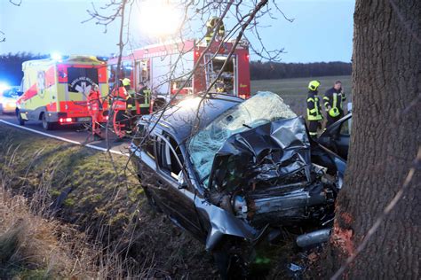 Unfall In Röversahgen 43 Jährige Stirbt Auf Dem Fahrersitz Mopo