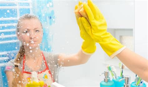 Five Simple Cleaning Tips For Sparkling Mirrors Bond Cleaning In Adelaide