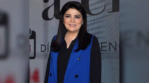 Captan A Victoria Ruffo En Silla De Ruedas La Actriz Habla De Su Estado De Salud Unotv