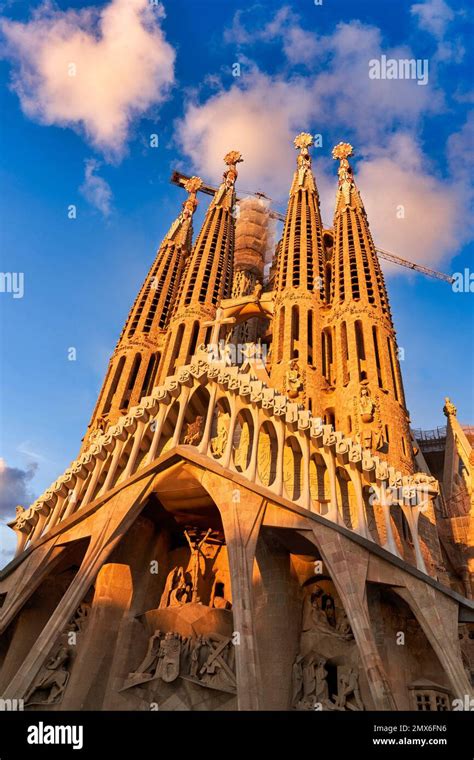 Fachada de La Pasión Basilika La Sagrada Familia Barcelona Spanien