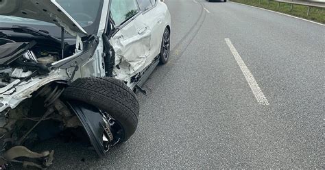 Kirchheim an der Weinstraße Heftiger Autounfall auf B271 Zwei Autos