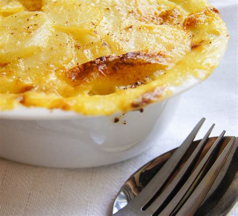 DAUPHINOISE POTATOES WITH OAK SMOKED GARLIC