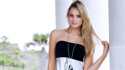 Model Blonde Face Dress Model Photo Hd Wallpaper Preview Wallpaper