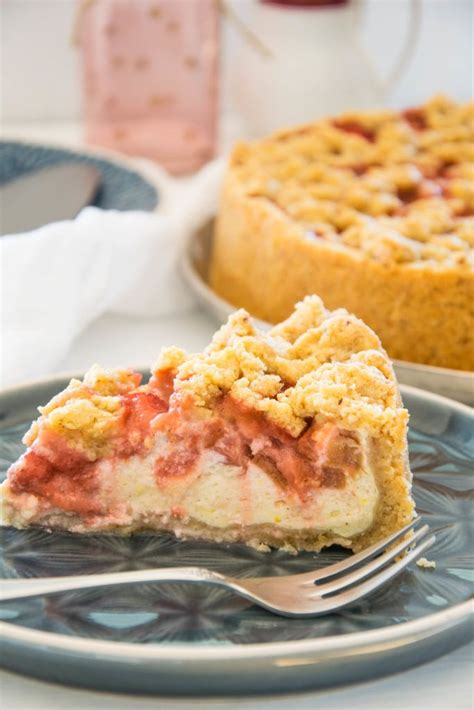 Rhabarber Streuselkuchen Mit Erdbeeren Und Quark Rezept Streusel