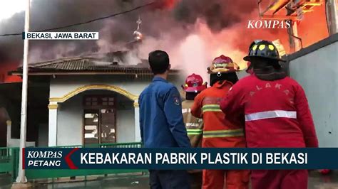 Kebakaran Pabrik Plastik Di Bekasi 19 Unit Mobil Pemadam Kebakaran