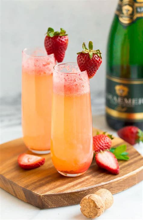 Strawberry Champagne {easy And Refreshing Cocktail}