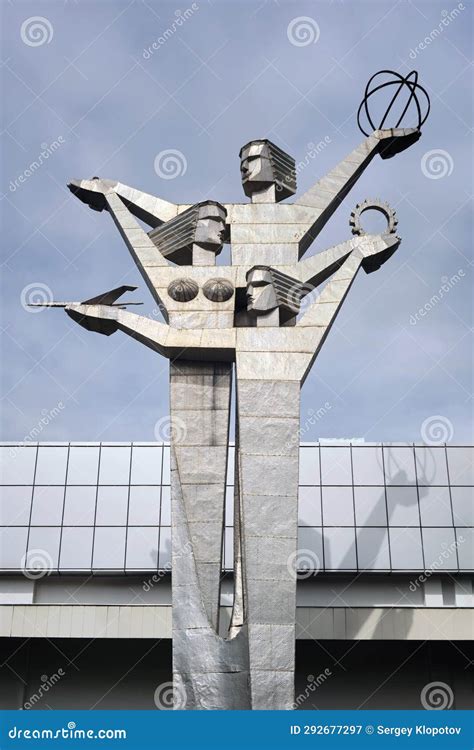 Statua Della Sovietica All Esposizione Della Georgia Un Meraviglioso