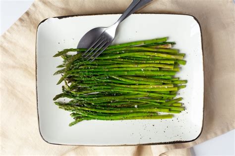 Espárragos trigueros a la plancha entrante sabroso y saludable