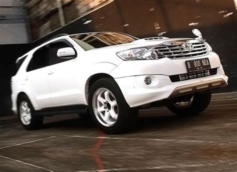 Modifikasi Toyota Fortuner VNT 2013 Jinak Jinak Kobra