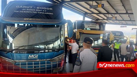 Antisipasi Kecelakaan Saat Mudik Lebaran Petugas Uji Kelayakan Armada