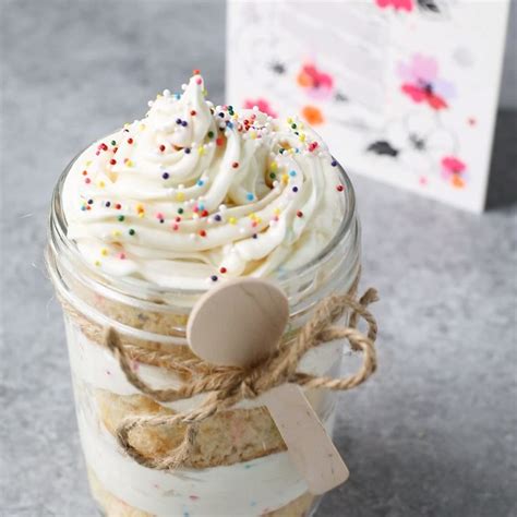 Birthday Cake In A Jar T Diy [video] [video] Cake In A Jar Mason Jar Desserts Mason Jar