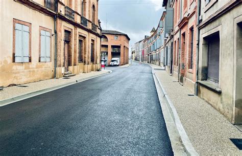 Pr S De Plantations Le Long De La Rue Du Pont Ville De Moissac