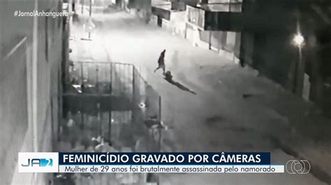 Vídeo Mostra Mulher Sendo Assassinada No Meio Da Rua Pelo Namorado Diz