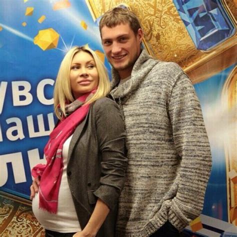 Элина Камирен родила дочь