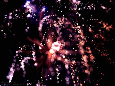 How to Capture Artistic Handheld Shots of Firework Displays!