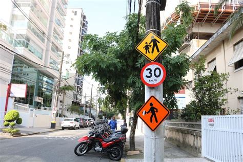 Renovação De Placas De Trânsito Atende A Mais Duas Ruas Em Santos