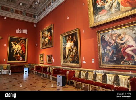 The State Hermitage Museum In Sankt Petersburg Stock Photo Alamy