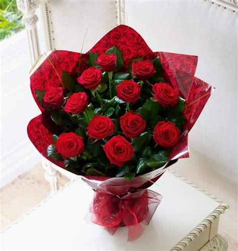 12 Red Rose Bouquet Delivery without Additional Fees