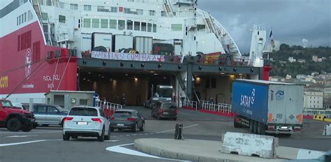 Grève dans les transports maritimes en Corse fin du conflit après la