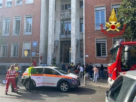 Anziana Precipita Dal Balcone E Muore Indagata La Badante Si Cercano