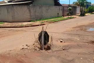 Pode ser de trânsito ou de rua não tem placa que resista a descaso e