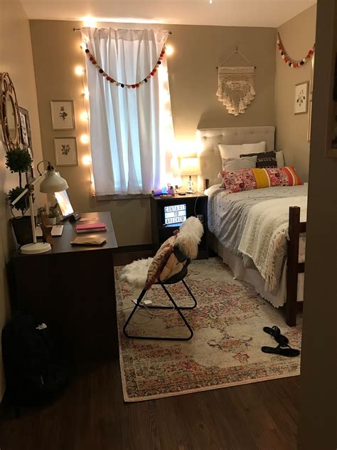 14 Seriously Impressive Girl Dorm Room Layout Ideas Artofit