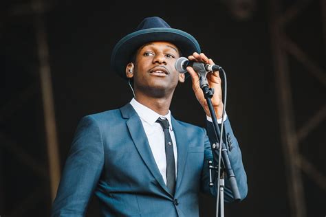 32786 Leon Bridges HD Rare Gallery HD Wallpapers