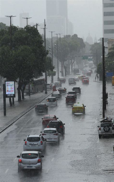 Rio tem previsão de chuva e queda de temperatura aproximação de