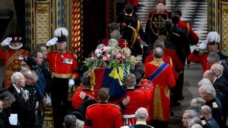 L Arrivo Della Bara Di Elisabetta Ii Da Edimburgo A Londra