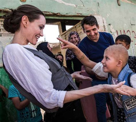 Angelina Jolie Faz Visita Humanit Ria Ao Iraque Maior Devasta O Que