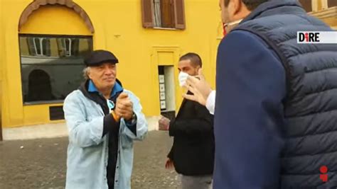 VIDEO Coronavirus Lattore Enrico Montesano In Piazza Con Salvini