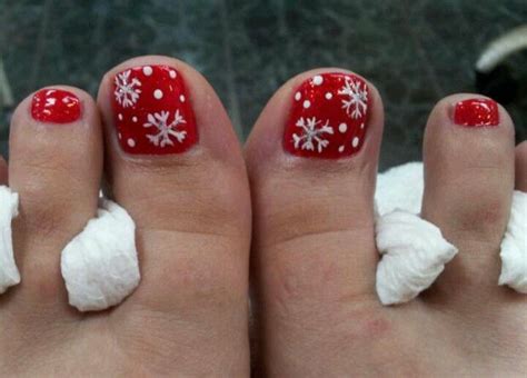 30 Best And Easy Christmas Toe Nail Designs Christmas Celebrations