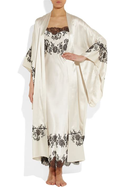 Carine Gilson Lace Appliquéd Silk Satin Kimono Robe In White Ivory Lyst