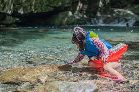 水深10㎝でも子供の溺水事故は起こる！ プール、海、川、それぞれで気をつけたいこと Michill Bygmo（ミチル）