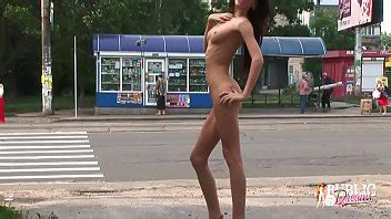 Fille Nue Posant Dans Les Rues De Moscou XVIDEOS