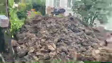 Бурение колодца машиной в непростой ситуации - YouTube