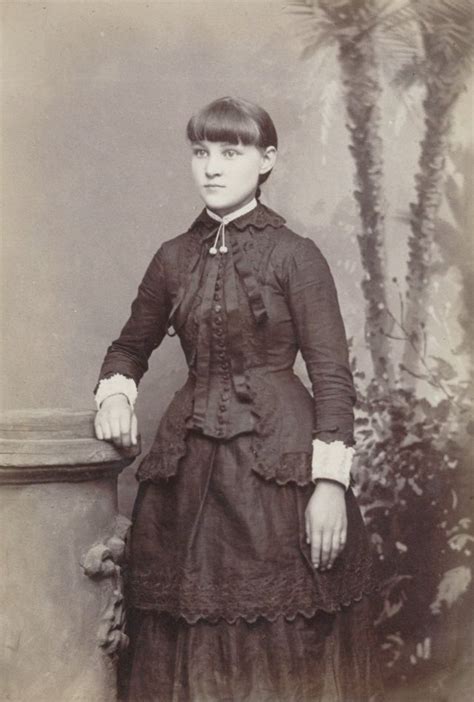 Elegant Photos Show Womens Fashion Styles In The 1890s Vintage Everyday
