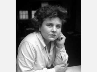 Elizabeth Bishop biography, birth date, birth place and pictures