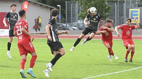 Der FV 04 Würzburg führt nach dem Sieg in Coburg Bayernliga Tabelle