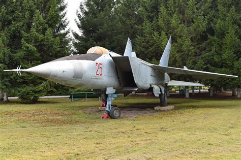 Mikoyan Mig 25 Foxbat Price Specs Photo Gallery History Aero Corner